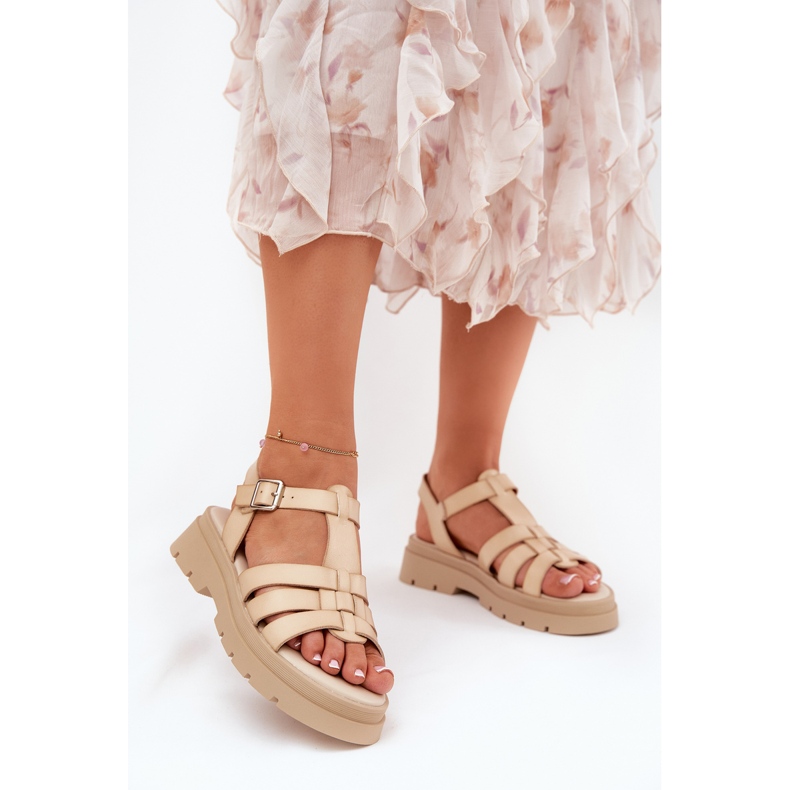 Sandalias de mujer de cuero ecológica en la plataforma beige 2