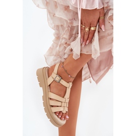 Sandalias de mujer de cuero ecológica en la plataforma beige 4