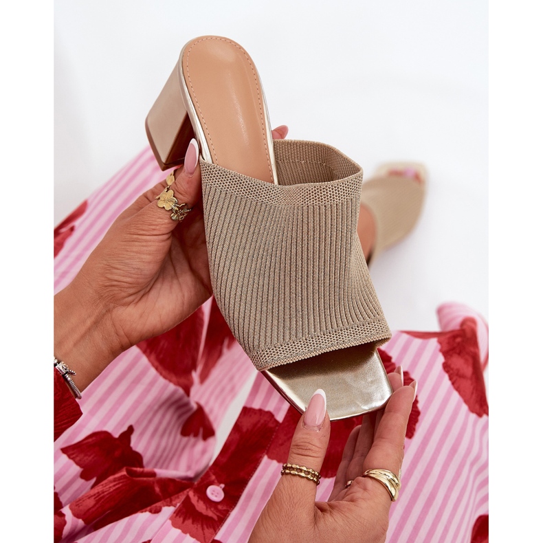 Tacones de mujer con pistilo dorado 1