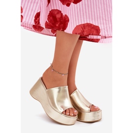 Zapatillas para mujeres de cuero ecológica en la plataforma y cuñas de oro dorado 1 Zapatillas para mujeres de cuero ecológica en la plataforma y cuñas de oro dorado 1