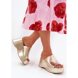 Zapatillas para mujeres de cuero ecológica en la plataforma y cuñas de oro dorado 4