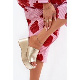 Zapatillas para mujeres de cuero ecológica en la plataforma y cuñas de oro dorado 5
