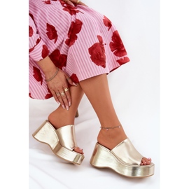 Zapatillas para mujeres de cuero ecológica en la plataforma y cuñas de oro dorado 8