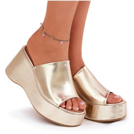 Zapatillas para mujeres de cuero ecológica en la plataforma y cuñas de oro dorado 9