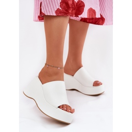 Zapatillas para mujeres de cuero ecológica en la plataforma y cuñas blancas blanco 2