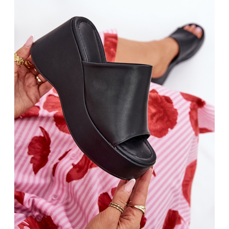 Zapatillas para mujeres de cuero ecológica en la plataforma y cuñas negras negro 1