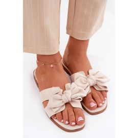 Chanclas planas para mujeres con beige de arco 5