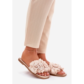 Chanclas para mujeres de cazón plano con flores decorativas beige 1