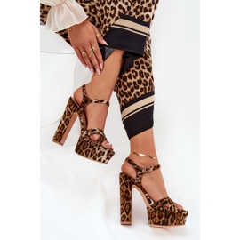 Sandalias para mujeres en un poste alto y una plataforma de estampado de leopardo marrón 7