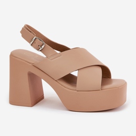 Sandalias de mujeres en el poste y plataforma con caqui de cuero ecológico beige 4