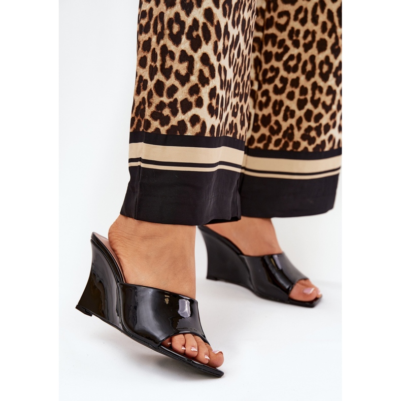 Bodas de mujeres pintadas en cuñas negras negro 2