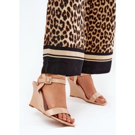 Sandalias de mujeres pintadas para cuñas desnudas beige 2