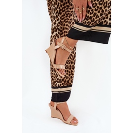 Sandalias de mujeres pintadas para cuñas desnudas beige 3