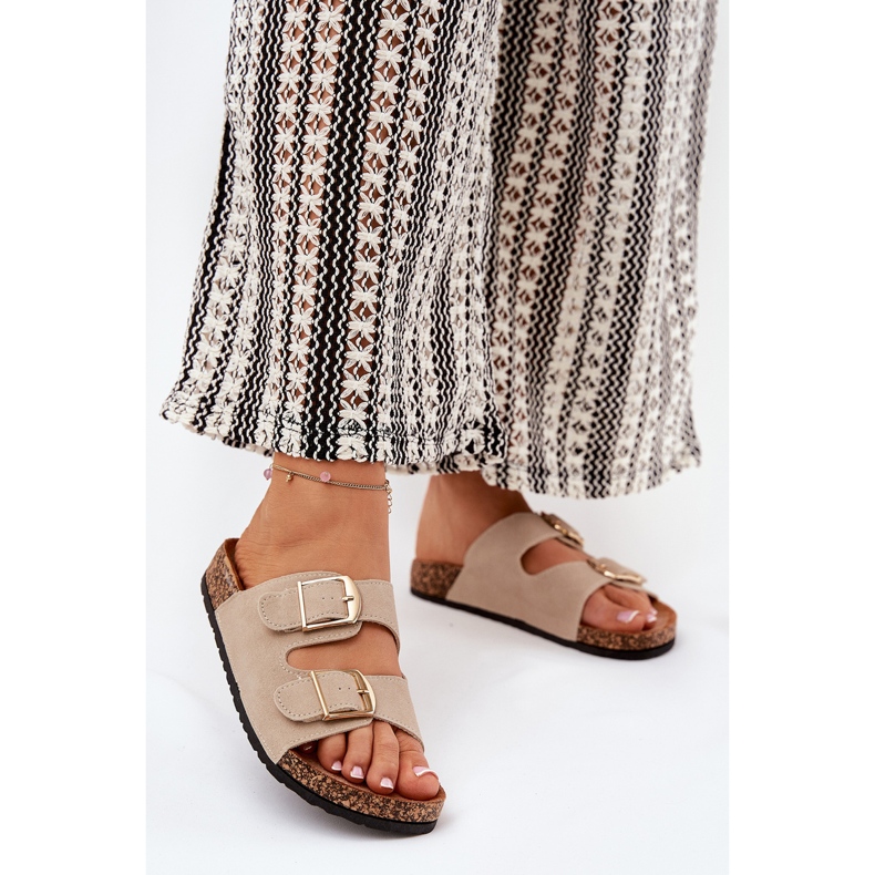 Flip fallas para mujeres en una plataforma de corcho con abrazaderas doradas beige 2 Flip fallas para mujeres en una plataforma de corcho con abrazaderas doradas beige 2