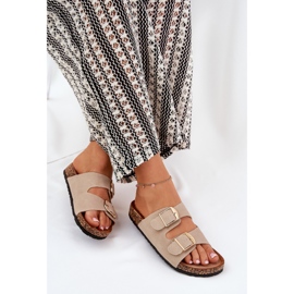 Flip fallas para mujeres en una plataforma de corcho con abrazaderas doradas beige 7