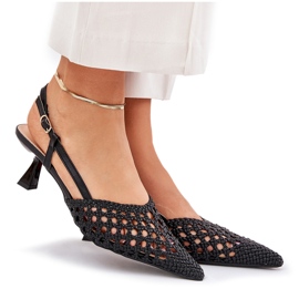 Tacones altos con una nariz puntiaguda y un tacón negro 8