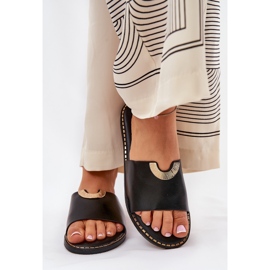 Zapatillas para mujeres de cuero ecológica con detalles decorativos negros 3