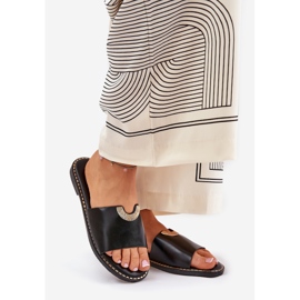 Zapatillas para mujeres de cuero ecológica con detalles decorativos negros 1 Zapatillas para mujeres de cuero ecológica con detalles decorativos negros 1