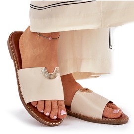 Zapatillas para mujeres de cuero ecológica con detalles decorativos beige 8