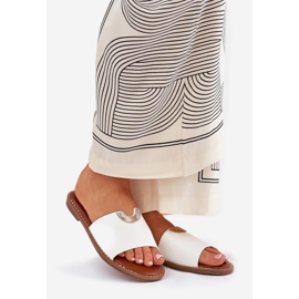 Zapatillas para mujeres de cuero ecológica con detalles blancos decorativos 1