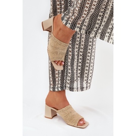 Chanclas para mujeres con tacones beige 3