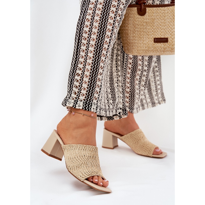 Chanclas para mujeres con tacones beige 2