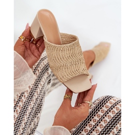 Chanclas para mujeres con tacones beige 7