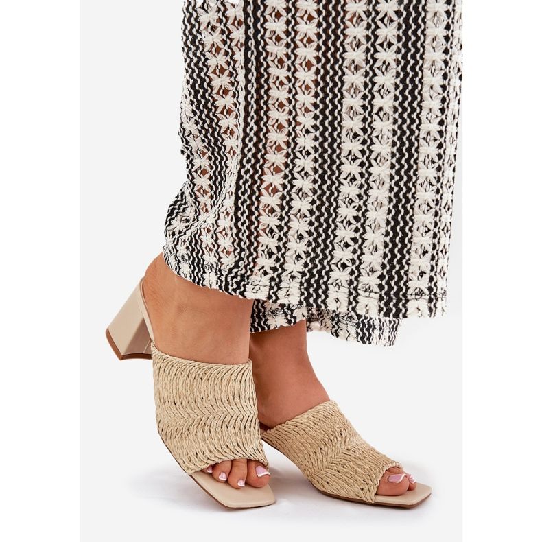 Chanclas para mujeres con tacones beige 1