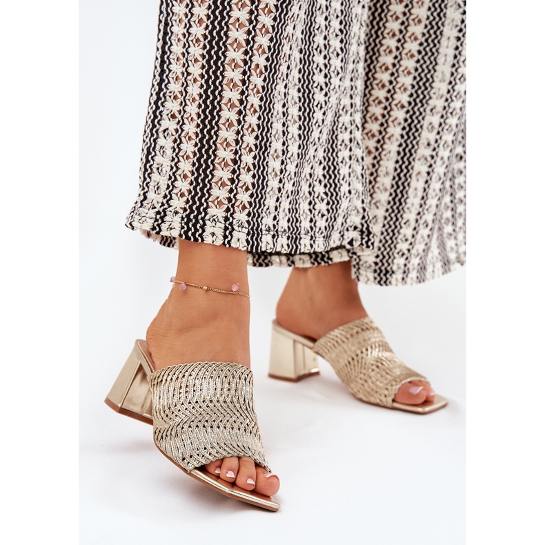 Chanclas para mujeres con tacones dorados 2