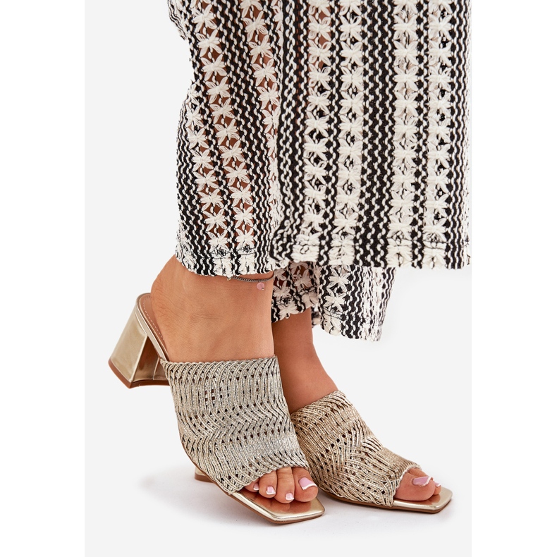 Chanclas para mujeres con tacones dorados 1