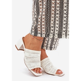 Chanclas para mujeres con tacones blancos 1