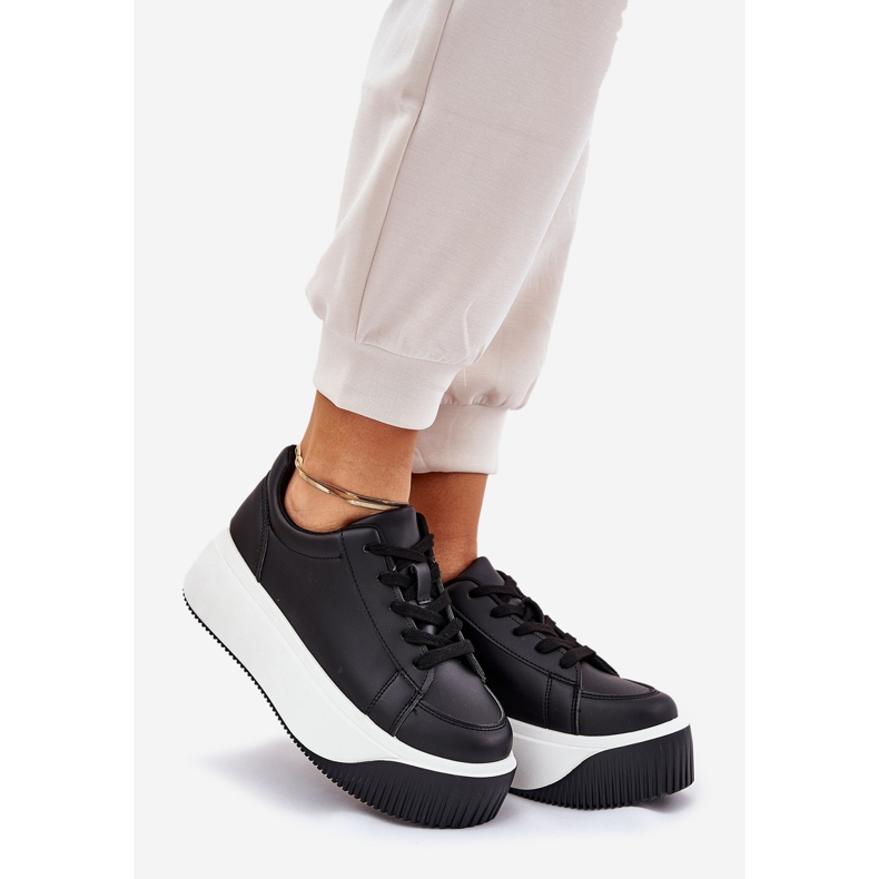 Zapatillas de deporte en una plataforma masiva suave de negro 1