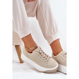 Zapatillas de deporte en una plataforma masiva beige suave 9