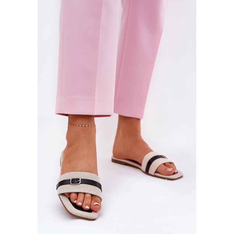 Chanclas de mujeres planas con cinturón y hebilla de color negro color beige 2