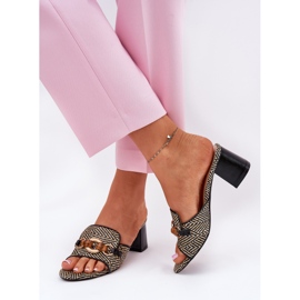 Tacones para mujeres con una decoración negra negro 7