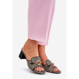 Tacones para mujeres con una decoración negra negro 1