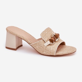 Tacones para mujeres con una decoración beige 4