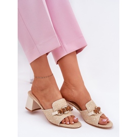 Tacones para mujeres con una decoración beige 7