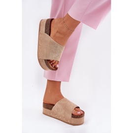 Zapatillas para mujeres en la plataforma masiva Eco Suede Khaki beige 5