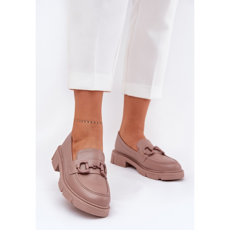 Mocasines de cuero ecológico para mujeres con detalles decorativos de color caqui beige 2