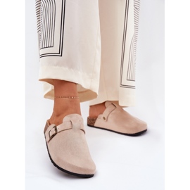 Zapatillas de mujeres y en la plataforma con un beige de hebilla 2