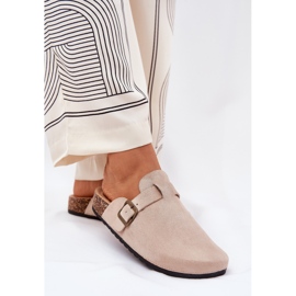 Zapatillas de mujeres y en la plataforma con un beige de hebilla 5