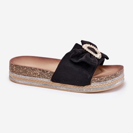 Flip fallas para mujeres en la plataforma con arco y un broche decorativo negro 4