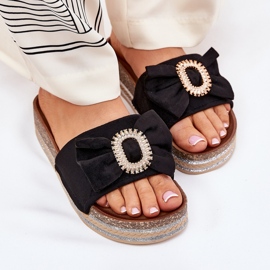 Flip fallas para mujeres en la plataforma con arco y un broche decorativo negro 5
