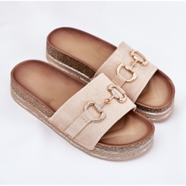 Flip Flip Flip en la plataforma con un adorno dorado y brillo beige 8