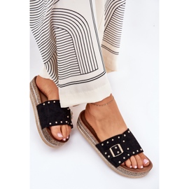 Zapatillas para mujeres en la plataforma con una hebilla y sementales negros 7