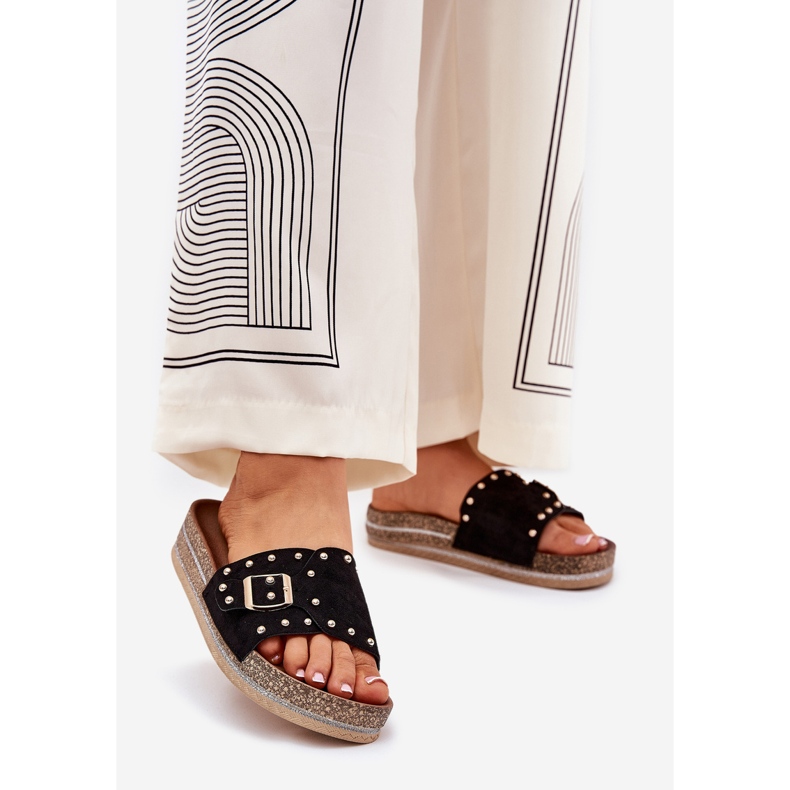 Zapatillas para mujeres en la plataforma con una hebilla y sementales negros 1