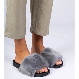 Chanclas grises con pelo 1