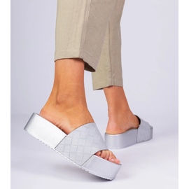 Chanclas como grises 3