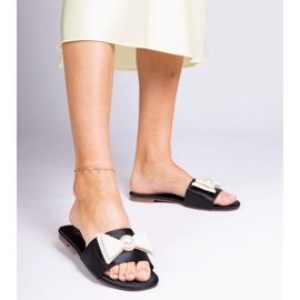 Chanclas de satén negra con un arco en perlas negro 1